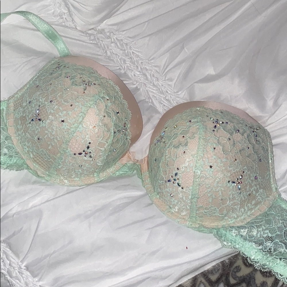 Beautiful vs bra SOLD